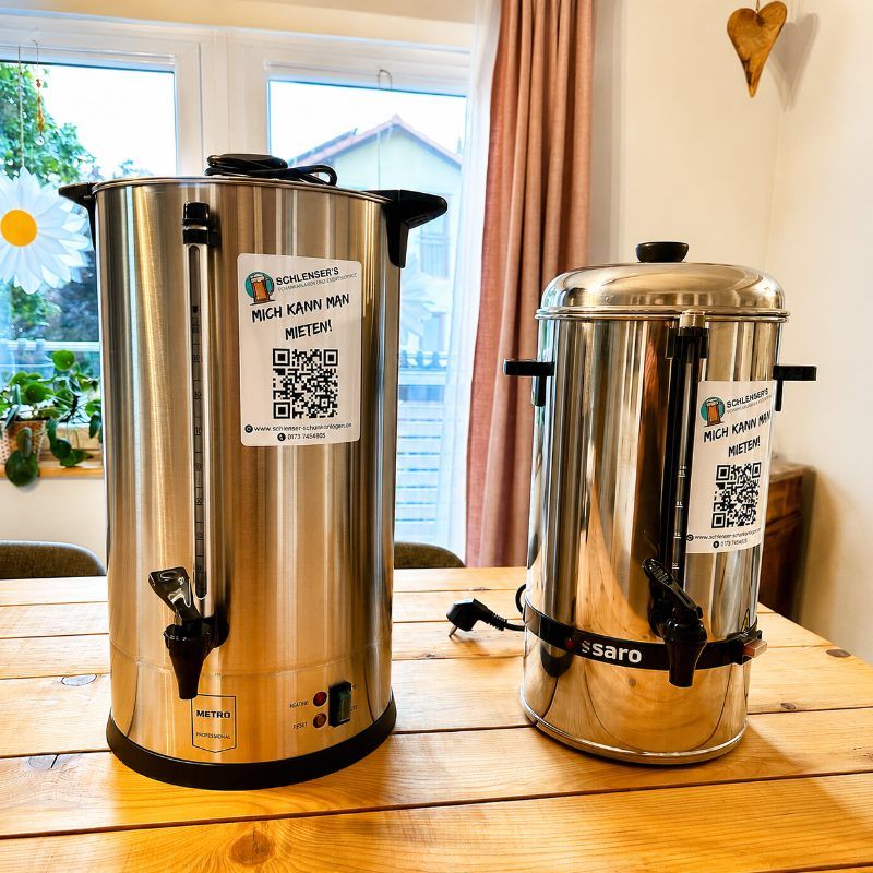 Zwei Gastro-Kaffeemaschinen aus Edelstahl