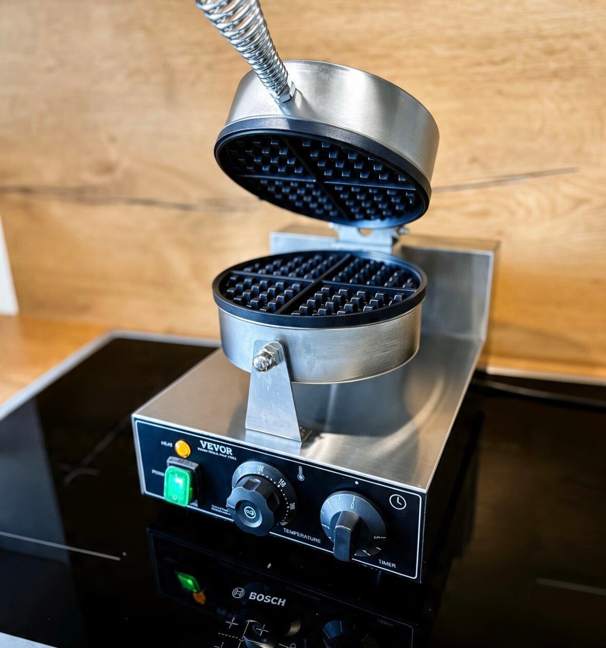 Gastro-Waffeleisen aufgeklappt
