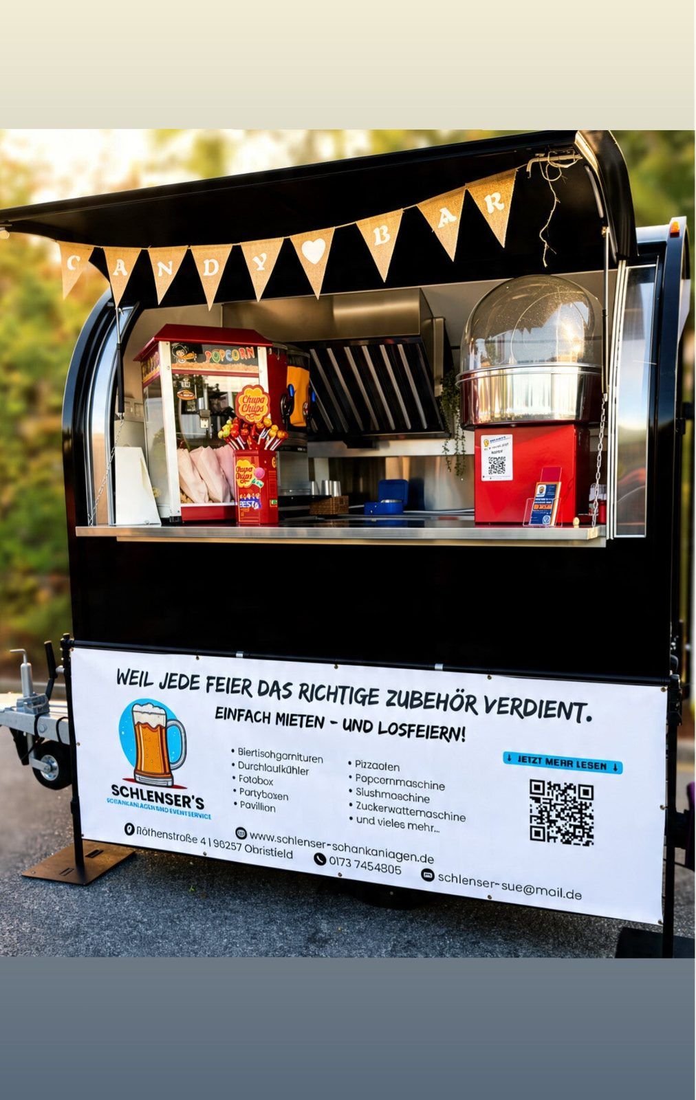 Foodtrailer von vorne mit Schlenser-Beschriftung